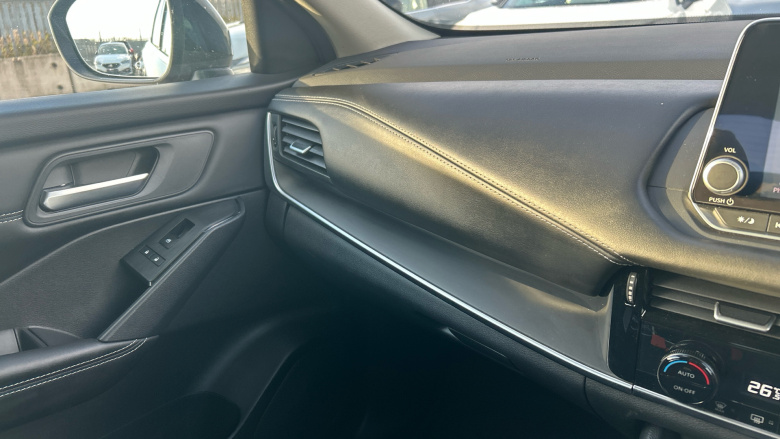 Nissan Qashqai 1.3 DiG-T MH Acenta Premium 5dr Petrol Hatchback